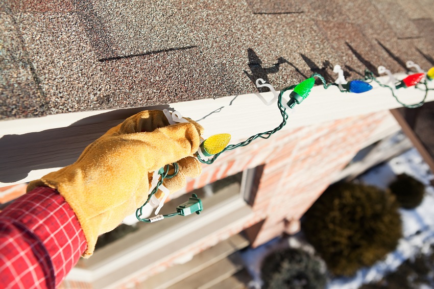 How to install Christmas lights on your roof